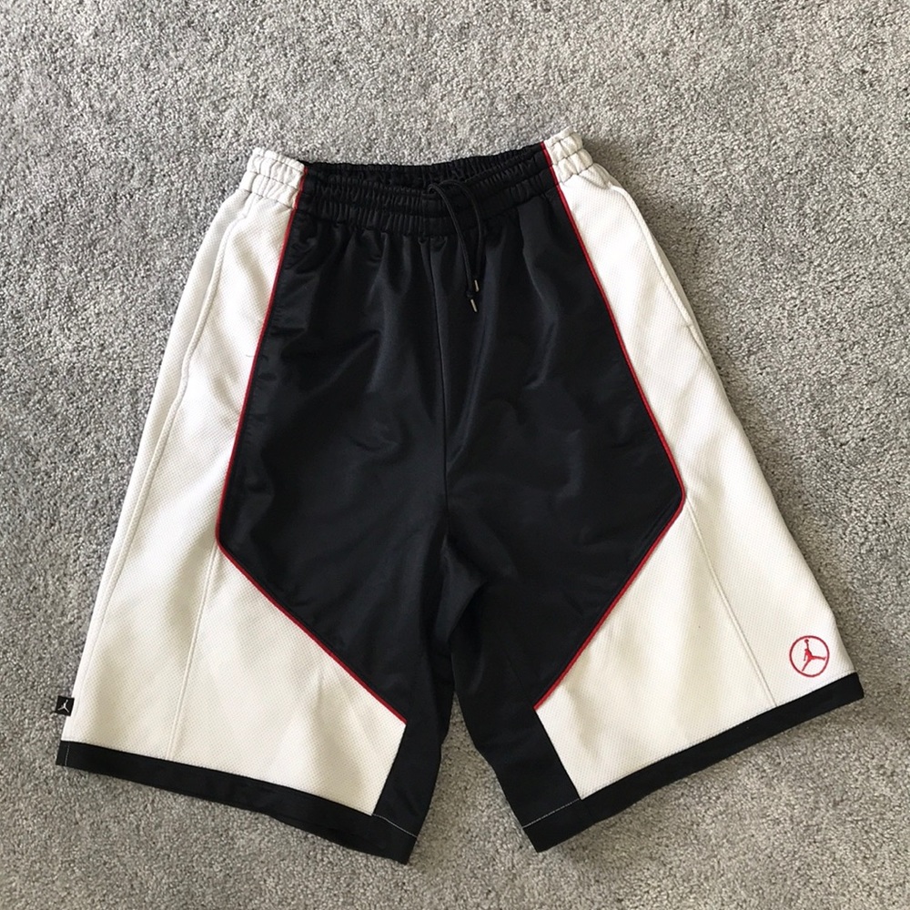 MENS JORDAN SHORTS